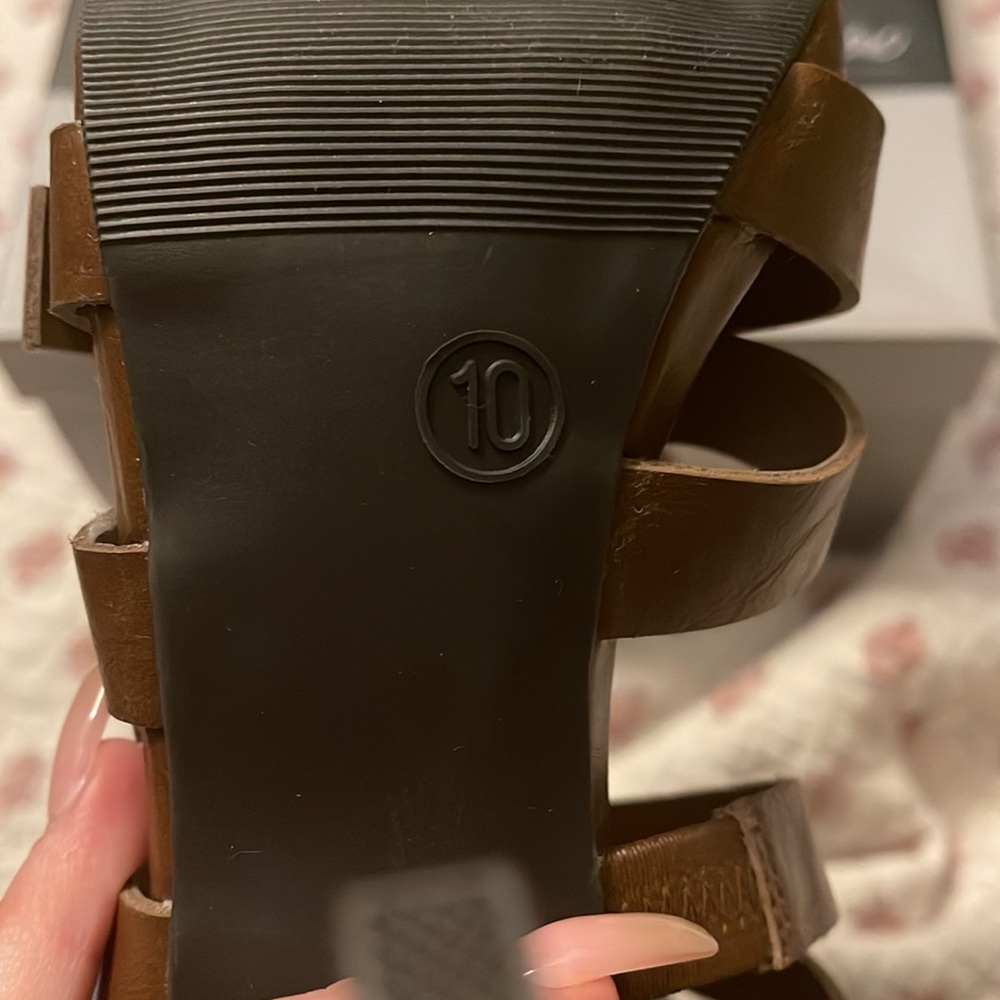 Heels - Picture 4 of 4